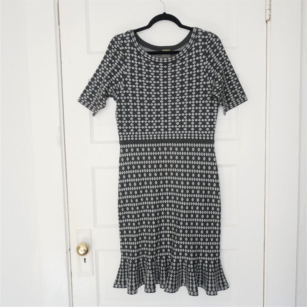 Taylor Knitted Dress in Gray and White Print